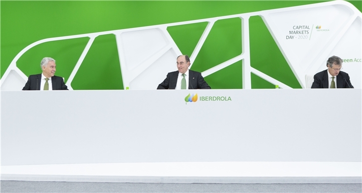 Ignacio Galán, presidente de Iberdrola, junto a Francisco Martínez Córcoles, director general de los Negocios del grupo, y José Sainz Armada, director de Finanzas y Recursos