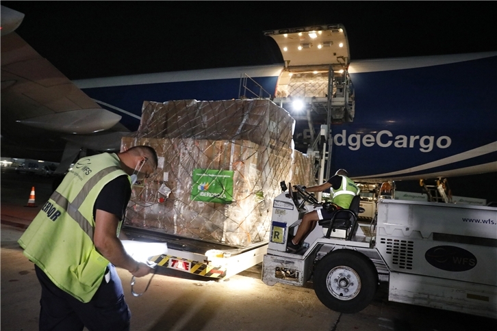 Llegada respiradores Iberdrola a Barajas