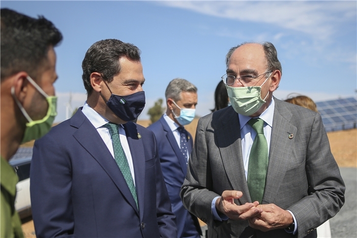Ignacio Galán y Juanma Moreno en la inauguración de la planta fotovoltaica Andévalo, en Huelva