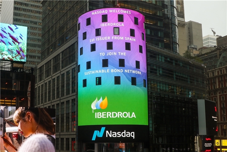 Pantallas en Times Square anunciando la incorporación de Iberdrola al NSBN