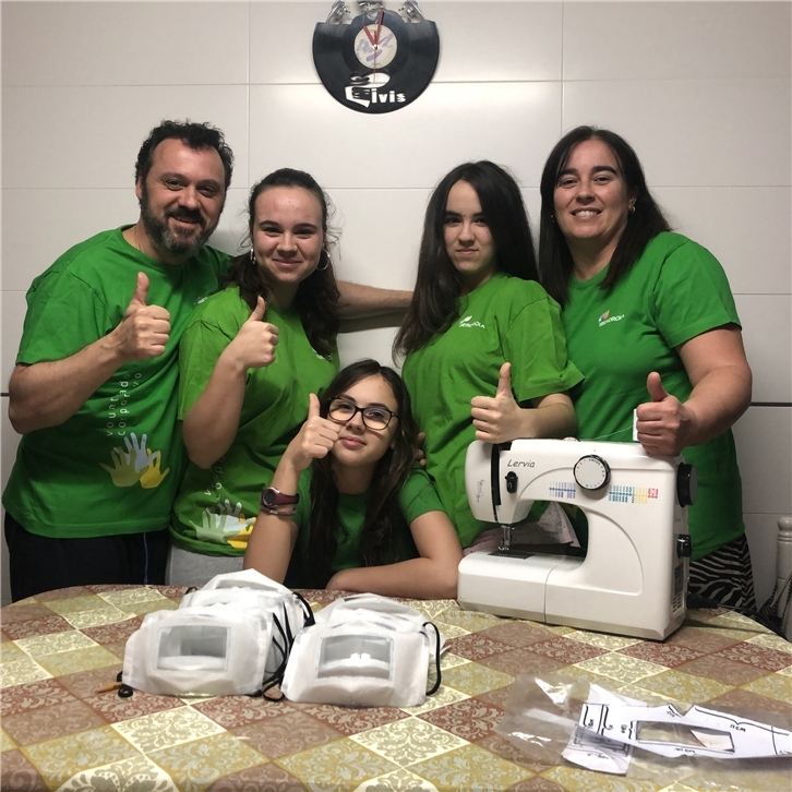 Voluntarios Iberdrola fabrican mascarillas adaptadas