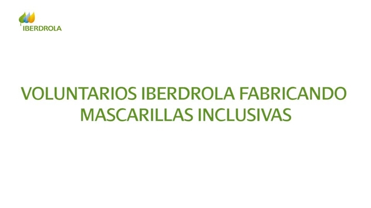 Imágenes de recurso voluntarios fabricando mascarillas adaptadas