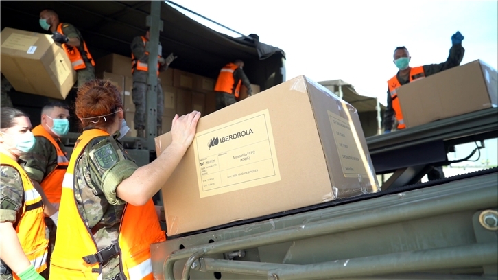 El Ejército transporta material donado Iberdrola