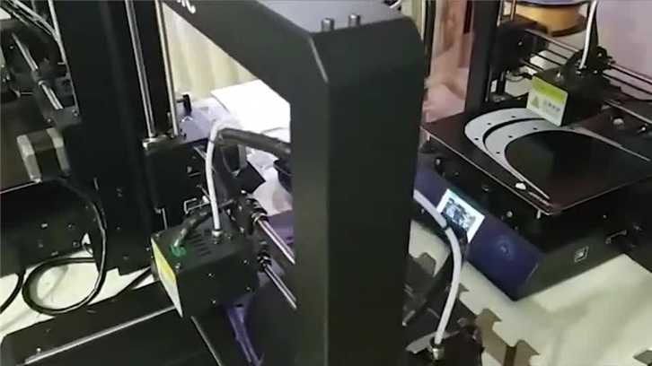 Video voluntario fabricación pantallas protectoras con impresoras 3D