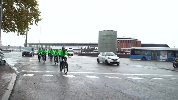 Imágenes recurso recorrido bicis por Madrid