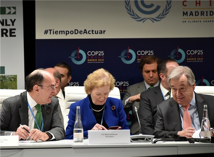 En la imagen, de izquierda a derecha, el presidente de Iberdrola, Ignacio Galán, Mary Robinson (presidenta de la ONG The Elders) y António Guterres (secretario general de Naciones Unidas)