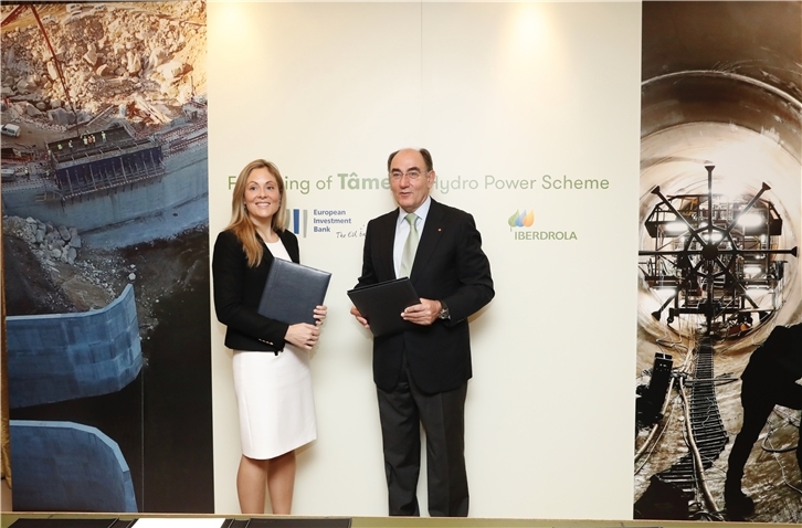 La vicepresidenta del BEI, Emma Navarro, y el presidente de Iberdrola, Ignacio Galán, esta mañana en Madrid.