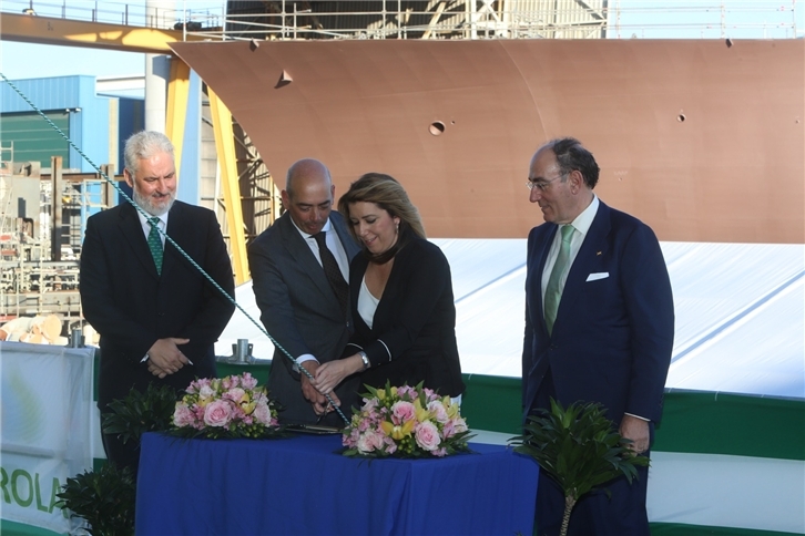 De izquierda a derecha: el presidente de Navantia, José Esteban García Vilasánchez; el director del astillero Bahía de Cádiz, Pablo López Díez; la presidenta de la Junta de Andalucía, Susana Díaz; y el presidente de Iberdrola, Ignacio Galán.