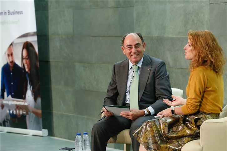 Ignacio Galán, el presidente del grupo Iberdrola, junto a la periodista y ‘curator’ de Forbes Summit Women, Gloria Lomana.