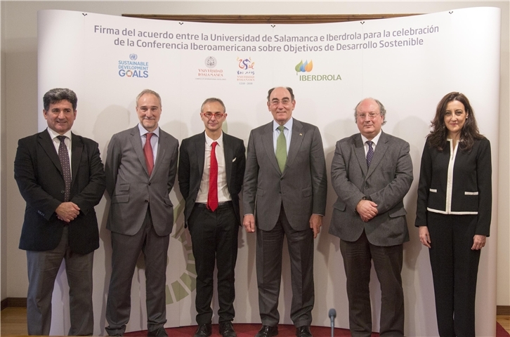 Efrem Yildiz Sadak, vicerrector de relaciones internacionales de la USAL; Juan Francisco Montalbán, embajador en misión especial para la agenda 2030 de Desarrollo Sostenible; Ricardo Rivero, rector de la Univ. de Salamanca; Ignacio Galán, Pdte. de Iberdrola; Enrique Cabero, vicerrector de Política Académica y Participación Social, y Victoria Muriel, Subdir. Departamento de Economía Aplicada de la USAL, miembro del Consejo Nacional de Cooperación y Pdta. Comité Organizador.