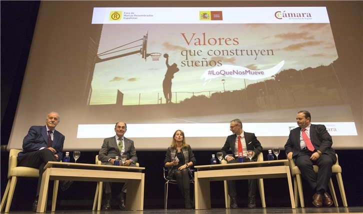 Del Bosque, Galán, Lomana, Rivero y Gómez durante la presentación de la campaña ‘Valores que construyen sueños’.