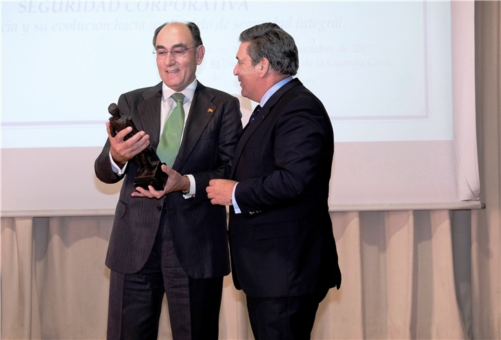 Ignacio Galán recoge el premio Duque de Ahumada a la excelencia en la seguridad corporativa, otorgado a Iberdrola por la Guardia Civil