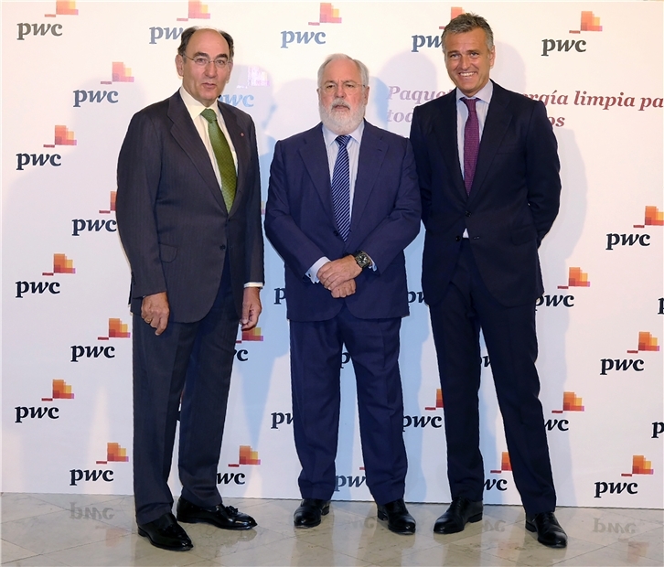 I. Galán, M. A. Cañete y G. Sánchez, en el encuentro de PwC