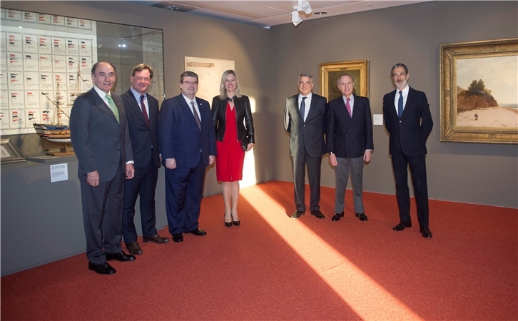 De izquierda a derecha, Ignacio Galán, presidente de Iberdrola; Bingen Zupiria, Consejero de Cultura y Política Lingüística del Gobierno Vasco; Juan Mari Aburto, Alcalde de Bilbao; Ana Otadui, Presidenta de Juntas Generales de Bizkaia; Javier de Andrés, Delegado del Gobierno en el País Vasco; Ignacio Erice, Subdelegado del Gobierno en el País Vasco y Juan Manuel Guerrero, Comisario de la Exposición.