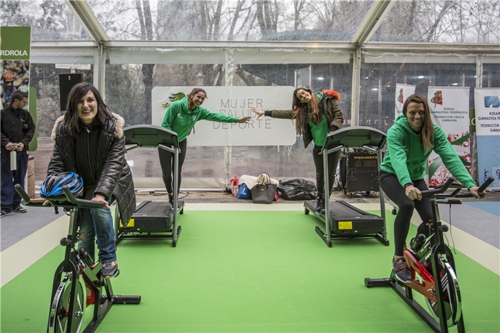 Embajadoras 'Universo Mujer' en el Tour 'Mujer, Salud y Deporte' en Bilbao