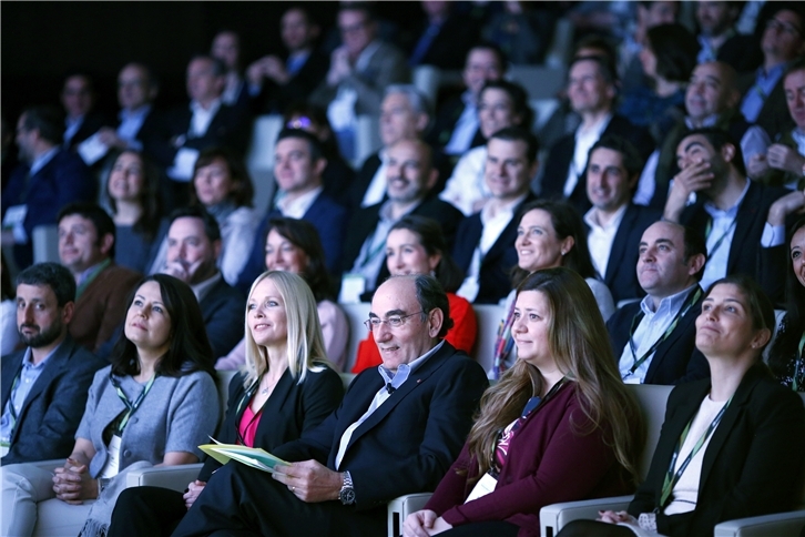 Galán, en el encuentro con empleados (II)