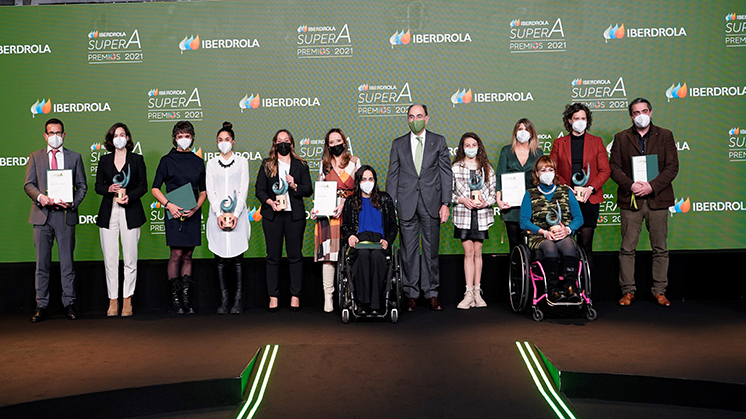 The chairman of Iberdrola, Ignacio Galán, with the winners of SuperA Awards