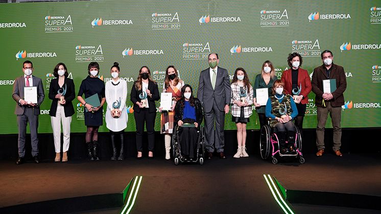 El presidente de Iberdrola, Ignacio Galán, con los ganadores de los Premios SuperA