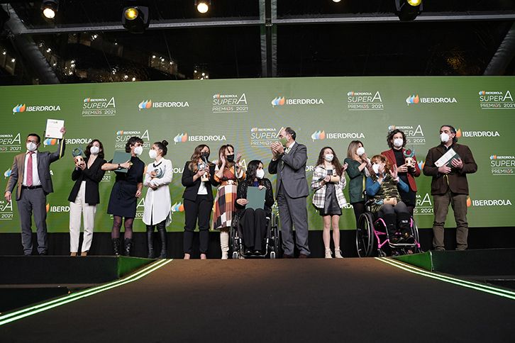 O presidente da Iberdrola, Ignacio Galán, com os vencedores dos Prêmios SuperA