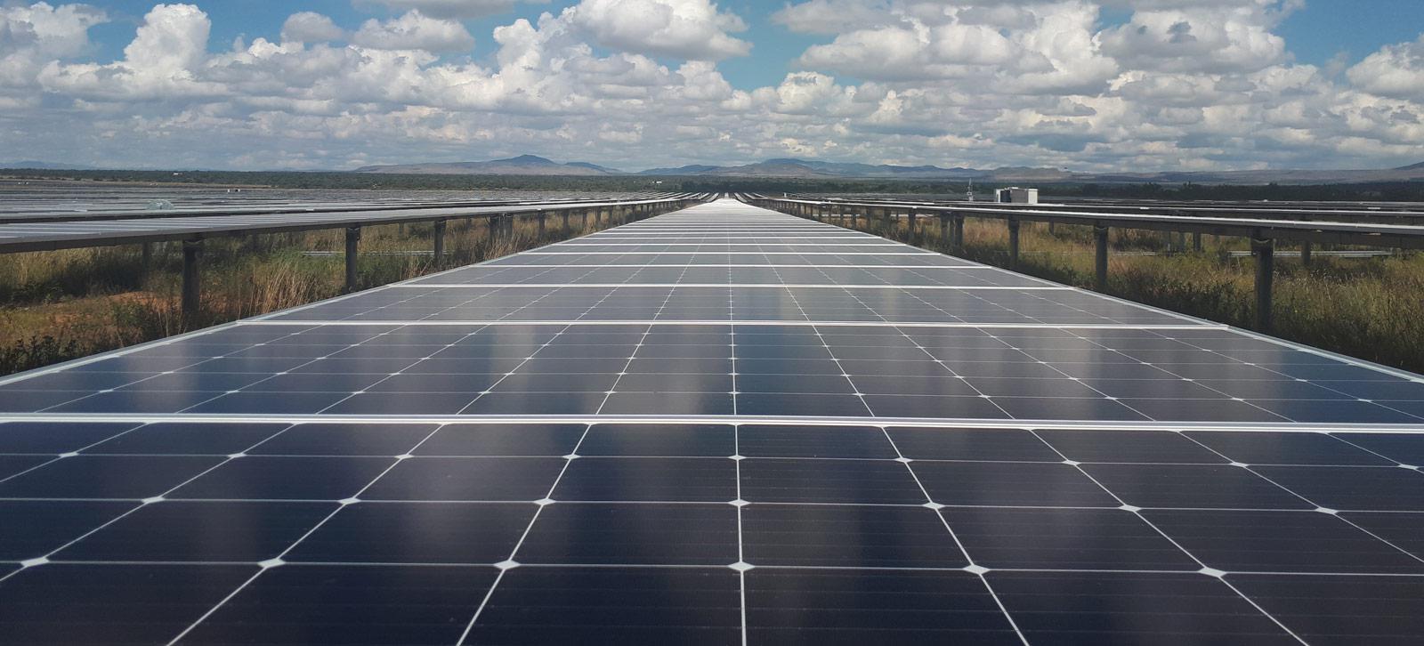 Nuñez de Balboa photovoltaic solar plant / Spain