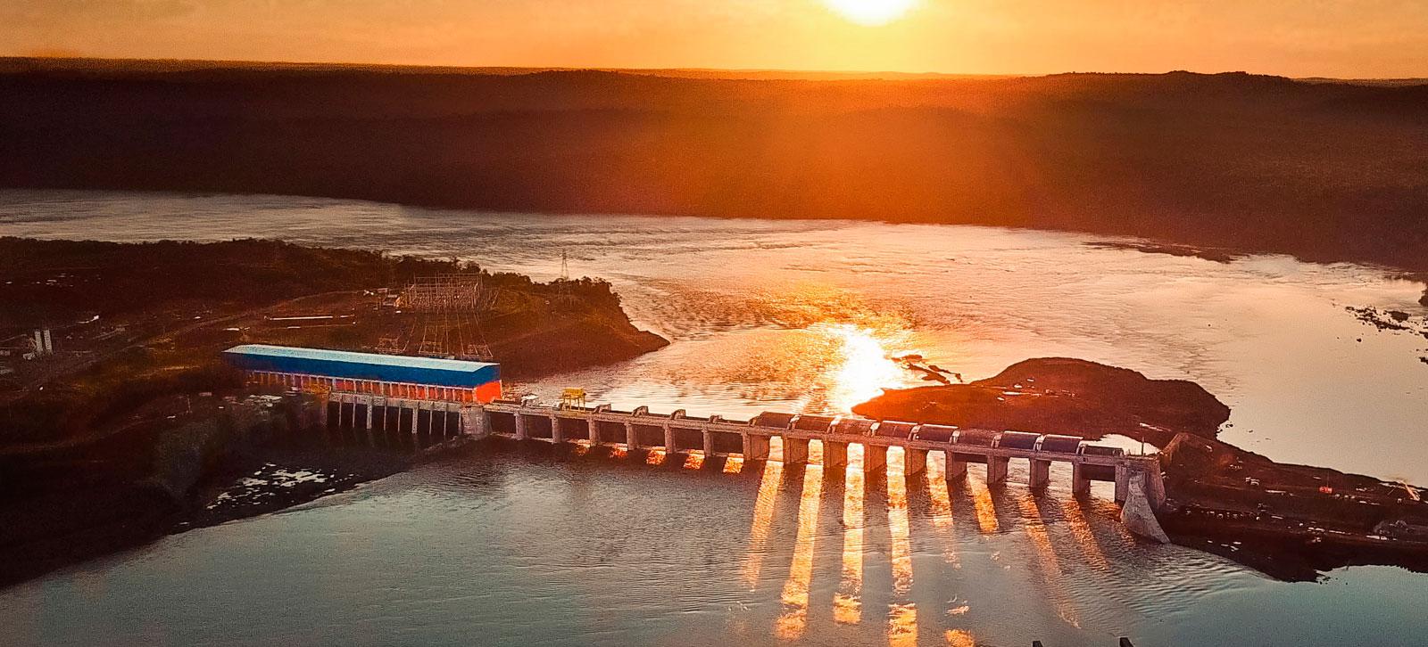 Baixo Igauaçu hydroelectric plant / Brazil